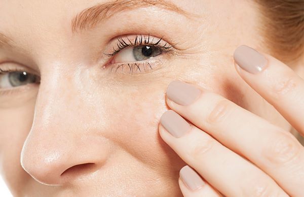 Как правильно ухаживать за сухой кожей вокруг глаз